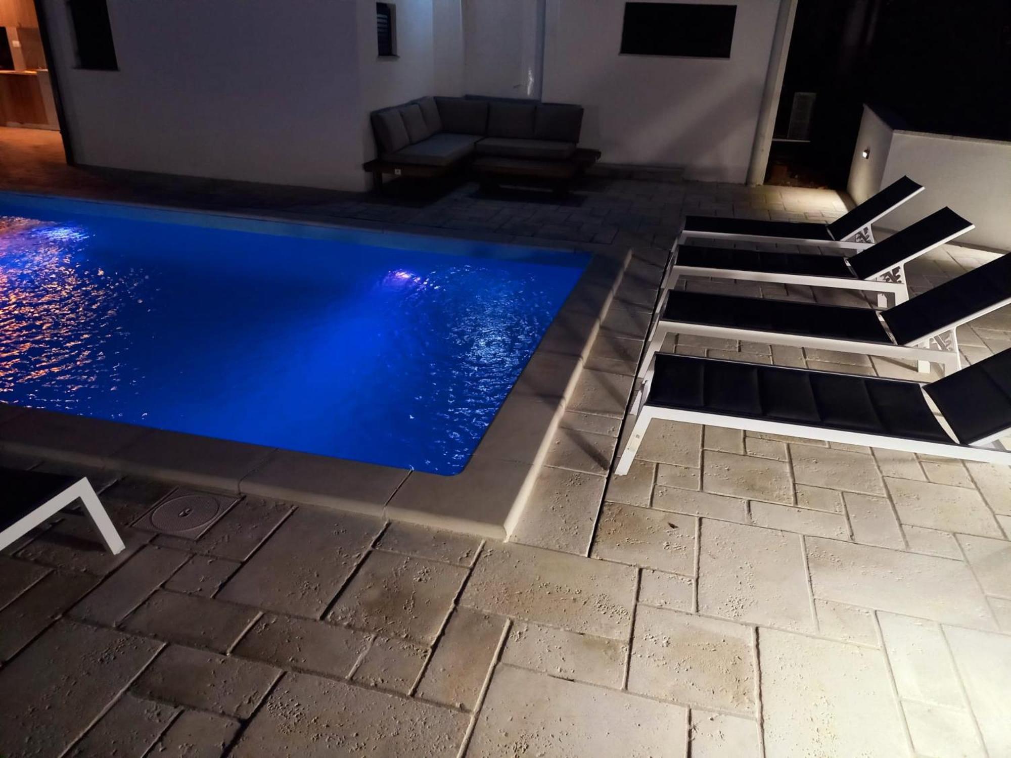 Big Swimming Pool Apartment Monvidal Pula Exteriör bild