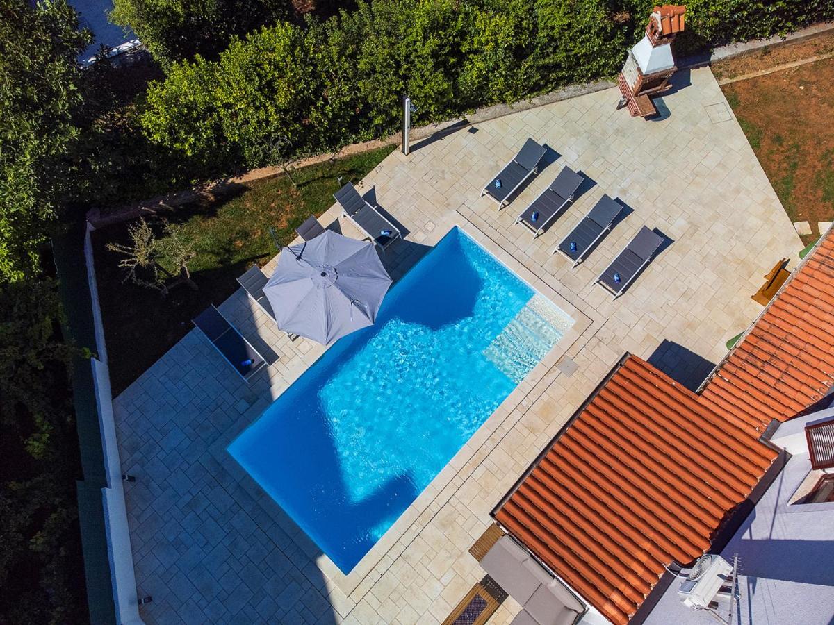 Big Swimming Pool Apartment Monvidal Pula Exteriör bild
