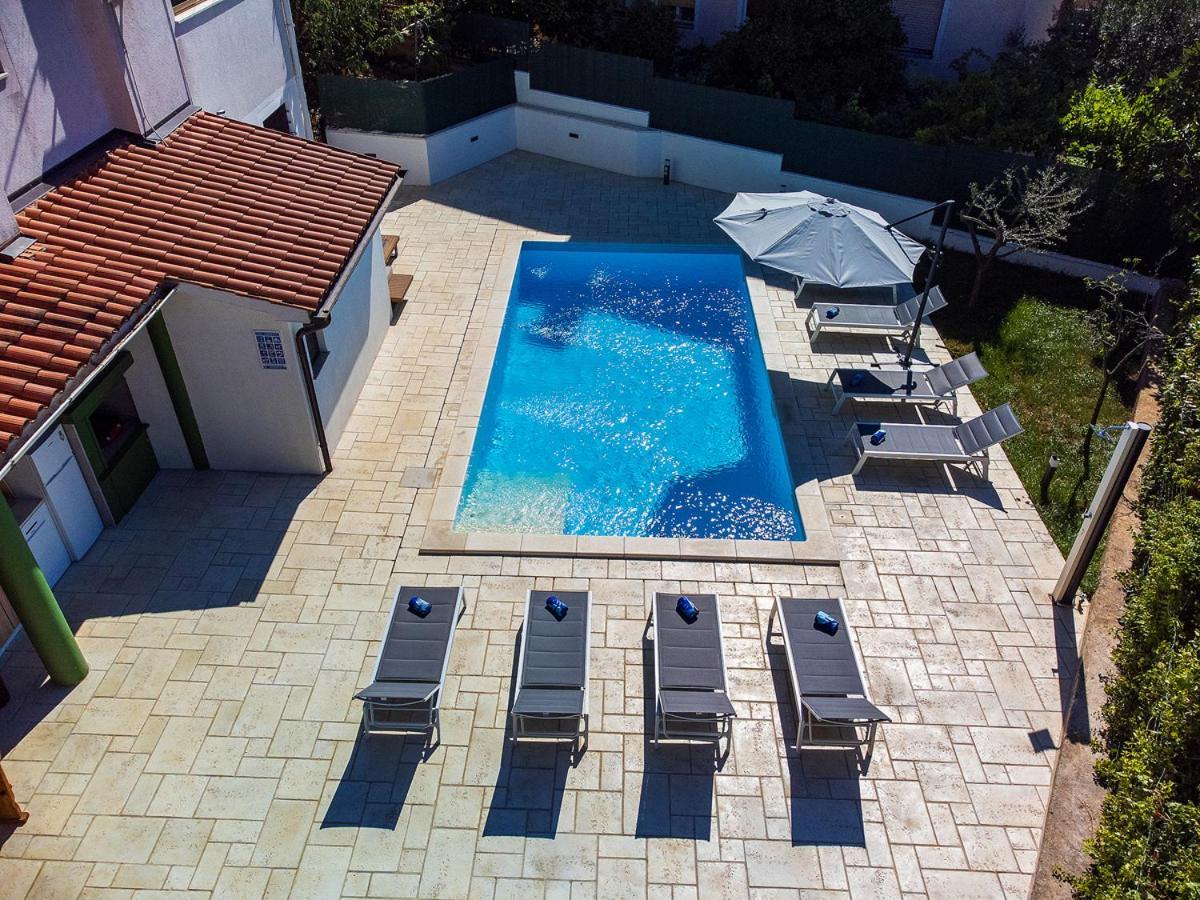 Big Swimming Pool Apartment Monvidal Pula Exteriör bild