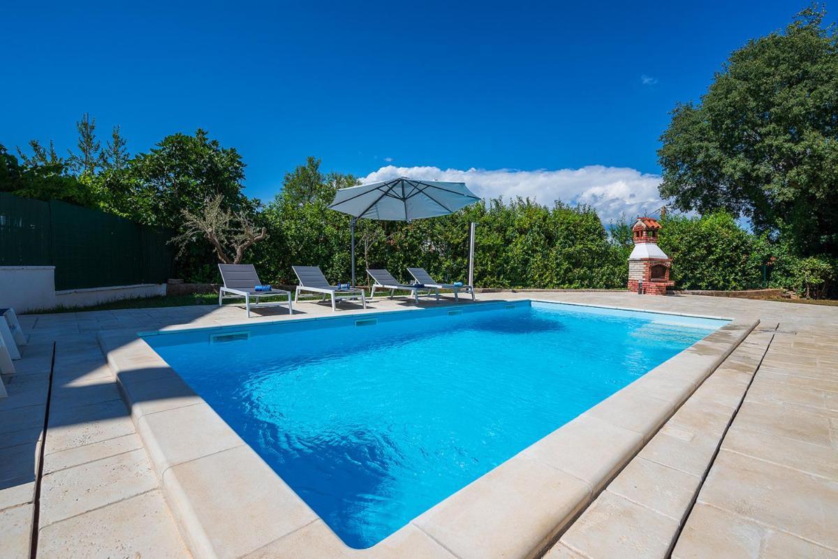 Big Swimming Pool Apartment Monvidal Pula Exteriör bild