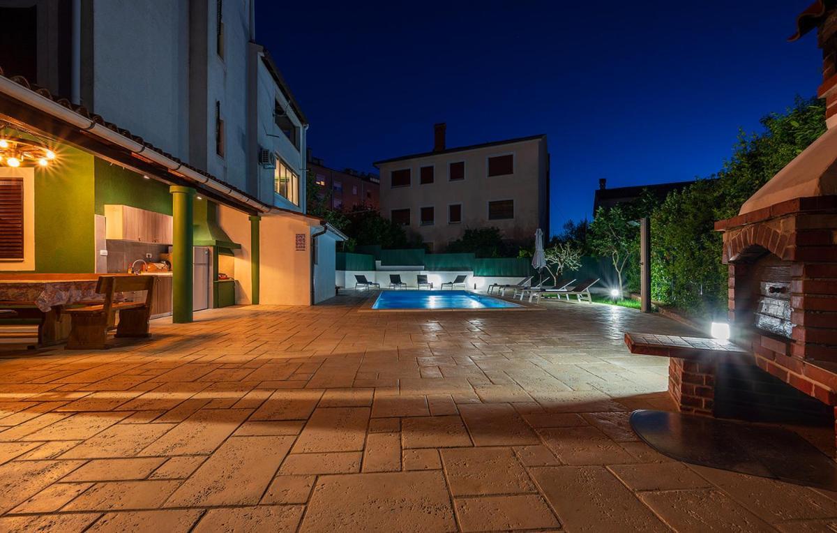 Big Swimming Pool Apartment Monvidal Pula Exteriör bild