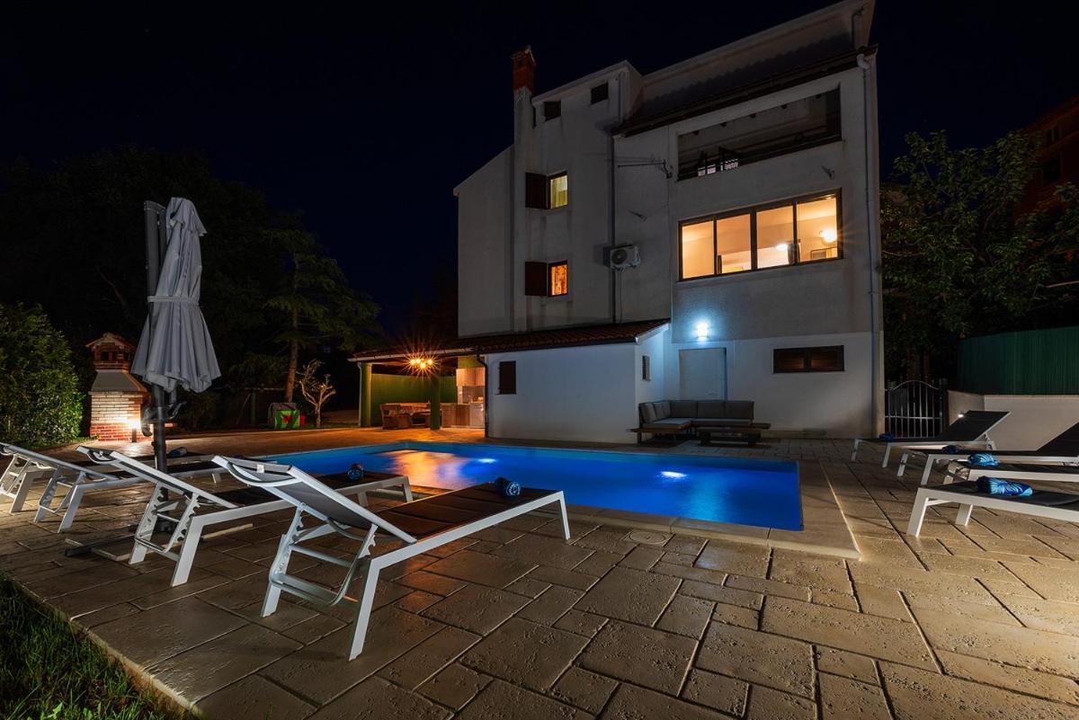 Big Swimming Pool Apartment Monvidal Pula Exteriör bild